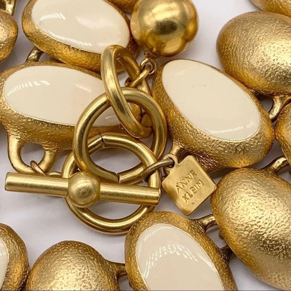 Anne Klein Vintage Cream Enamel & Brushed Gold Oval Link Necklace - Picture 3 of 4